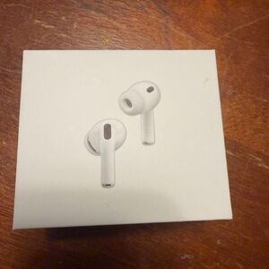 Apple AirPods Pro 3 with Charging Case